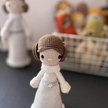 PRINCESS LEIA (POCKET) - Crochet Pattern/amigurumi