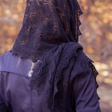 Knitted lace shawl "Eeva"