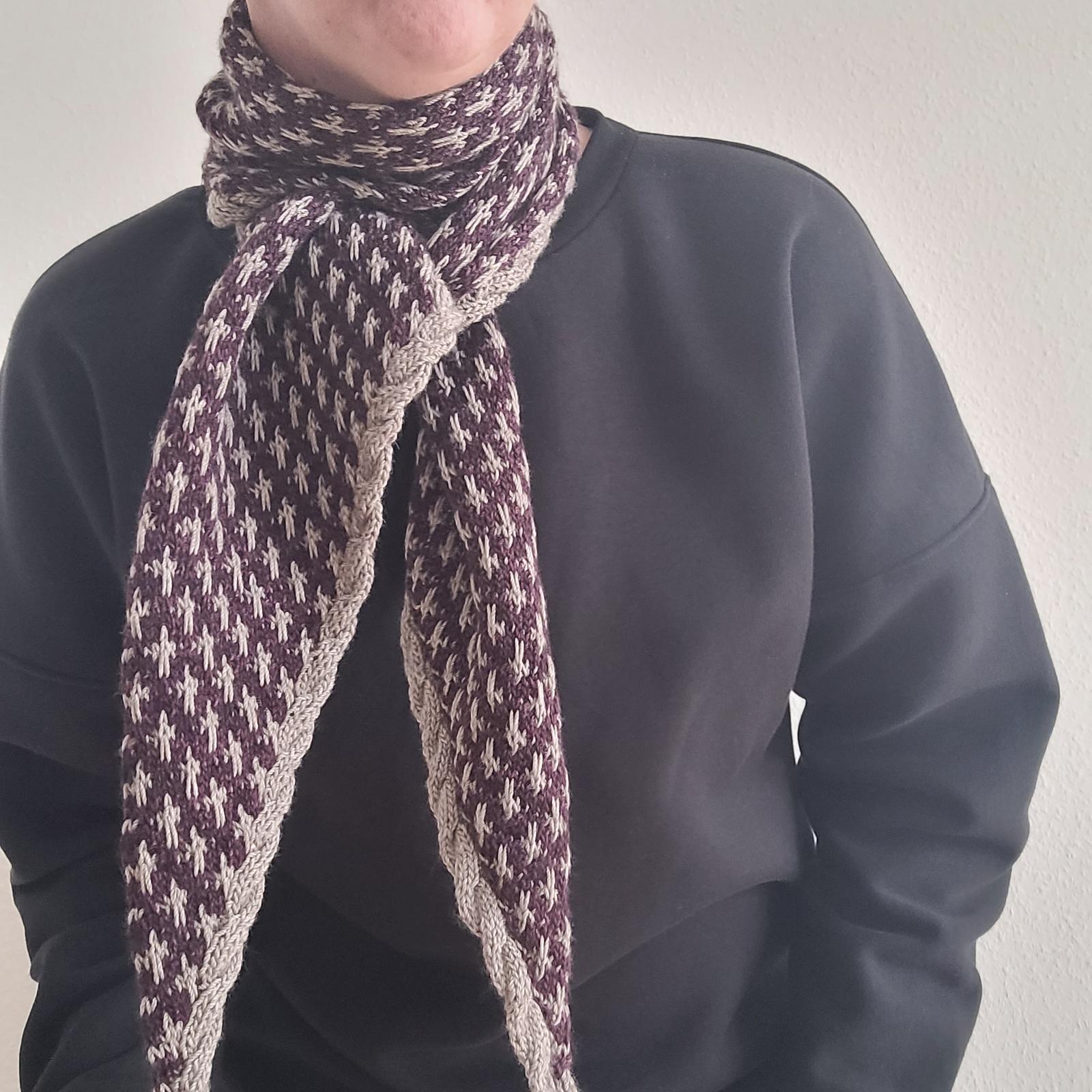 Navigate Scarf