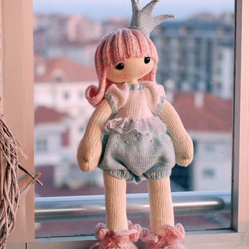 Shy Princess. The Doll.