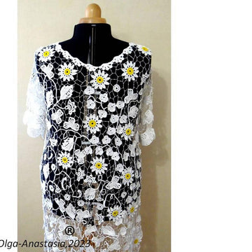 Lace beach tunic with daisies