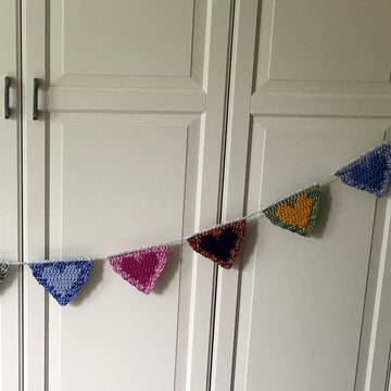 Crochet Hearts Banner Pattern: Floating Hearts Valentine Garland