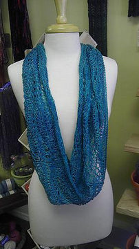 Tres Laces Cowl
