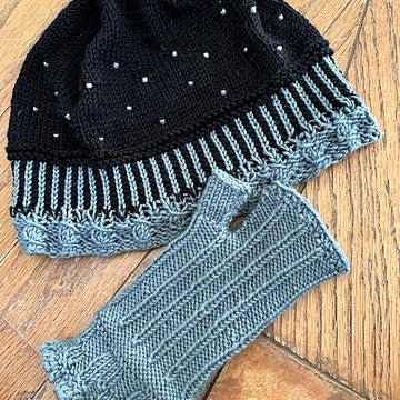 Laces mittens