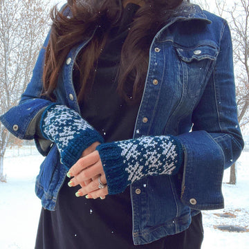 Falling Snowflakes Mitts