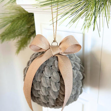 Christmas Ball Ornament 097