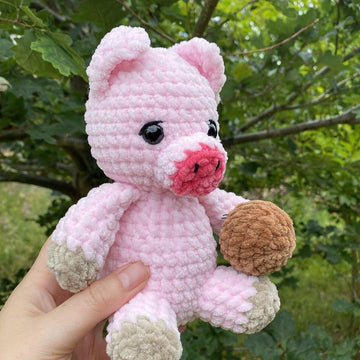 Pig holding Things