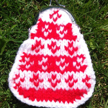 Six knitted coin purses