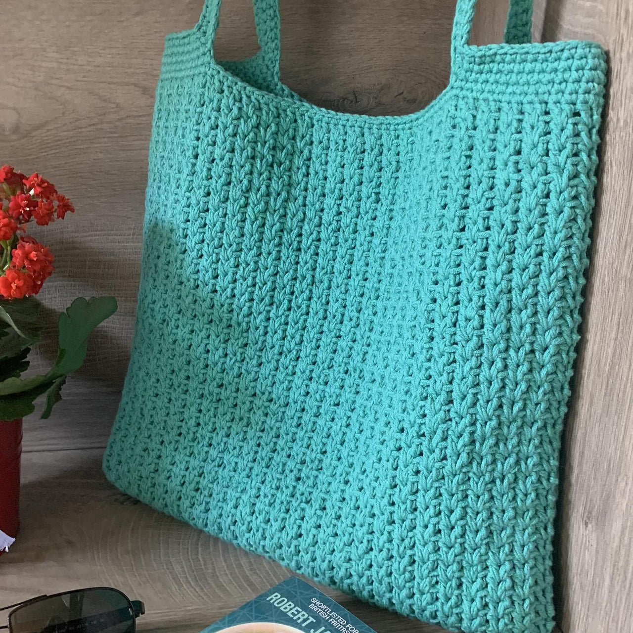 Laura tote bag