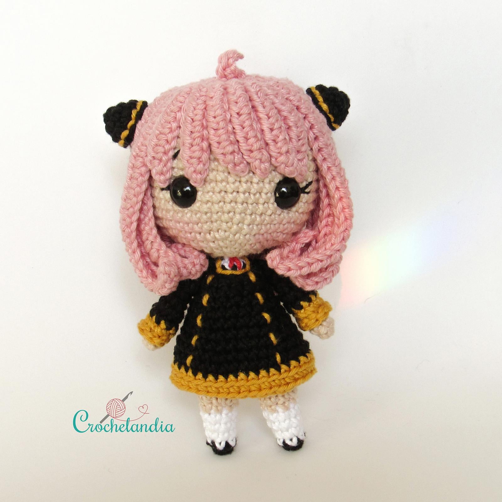 Anya Forger amigurumi doll - crochet pattern by Crochelandia