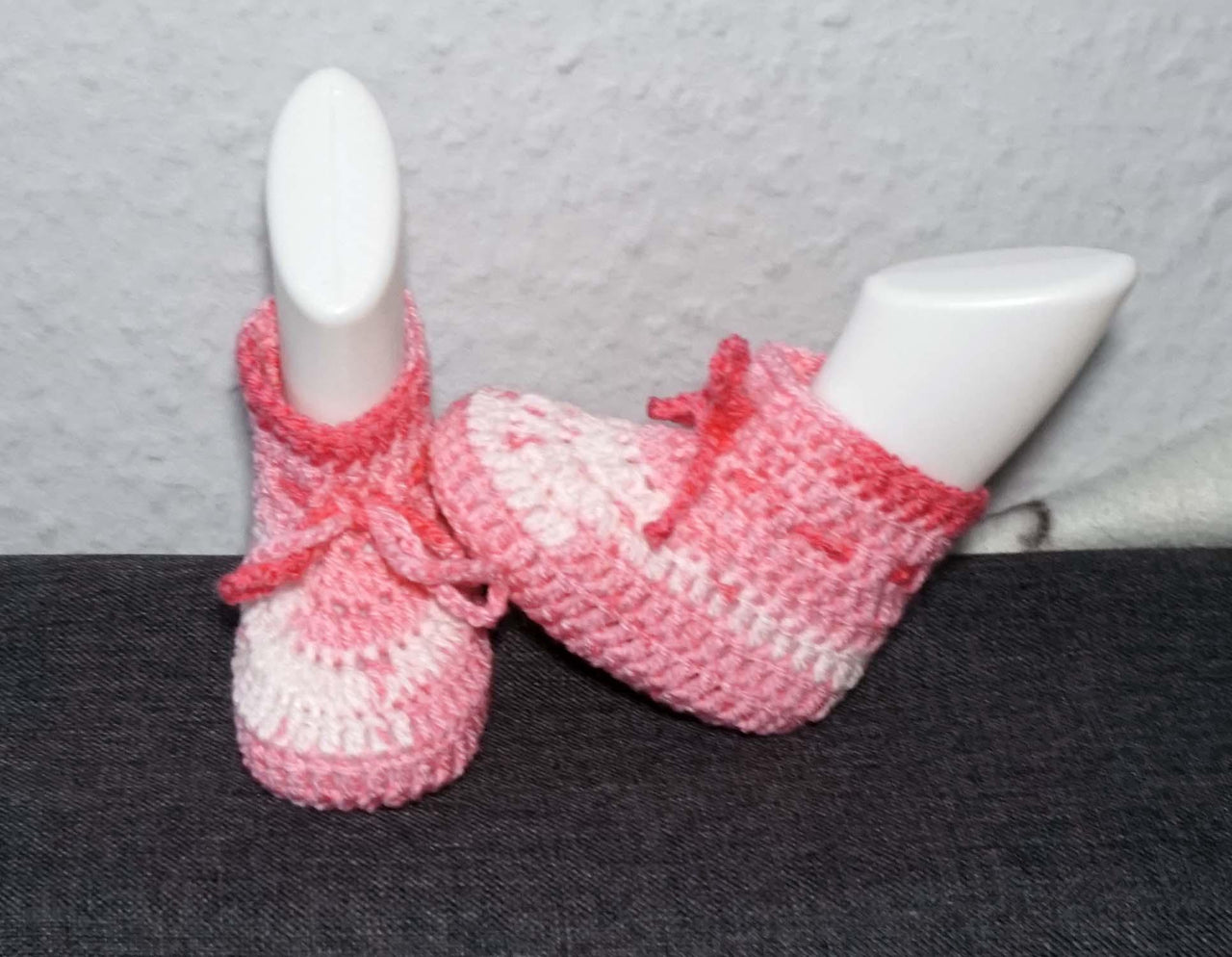 Häkelanleitung für die süßen Babyschühchen nur aus Stäbchen