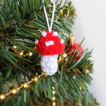Mushroom keychain free crochet pattern, amigurumi mushroom crochet ornament