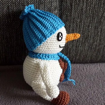 Crochet Pattern for the Snowman Snowy!
