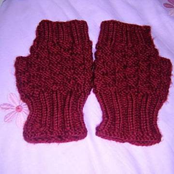 Free: Garnet Fingerless Mitts