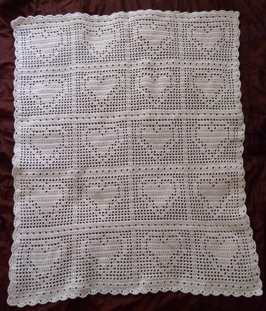 Bordered Heart Filet Blanket