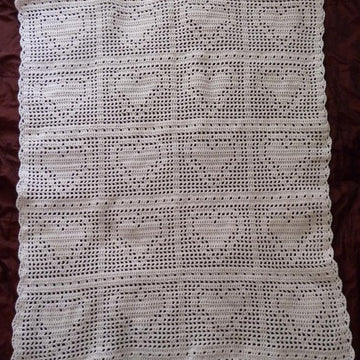 Bordered Heart Filet Blanket