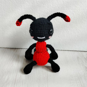 No-sew Amigurumi Beetle Ant