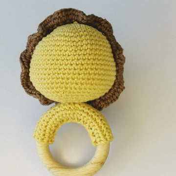 Lion rattle