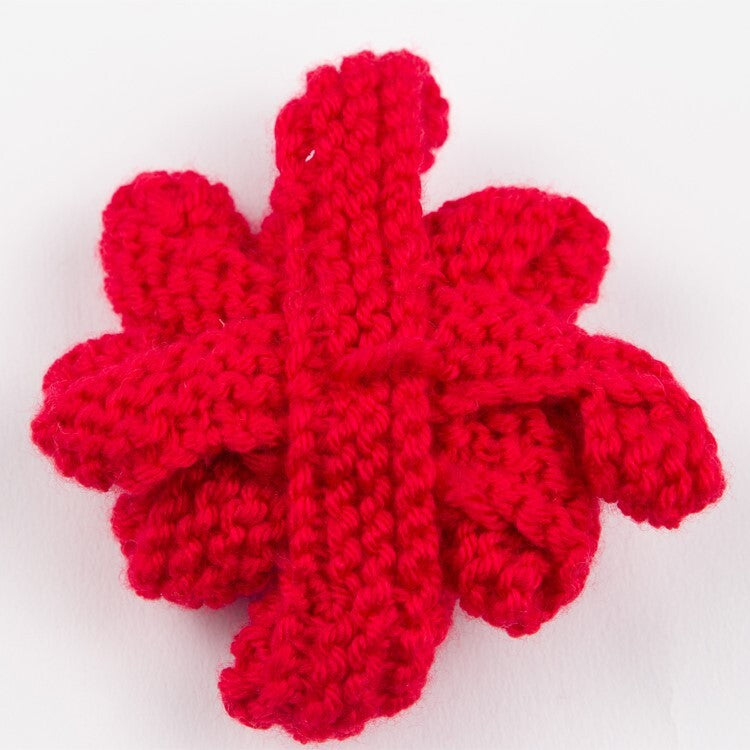 Christmas Present Bows in Deramores Studio Anti-Pilling DK - Downloadable PDF