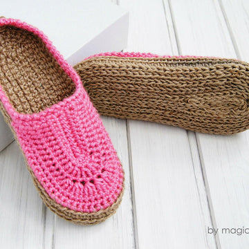 Women's pink clogs