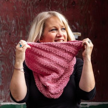 Triple strand Cowl