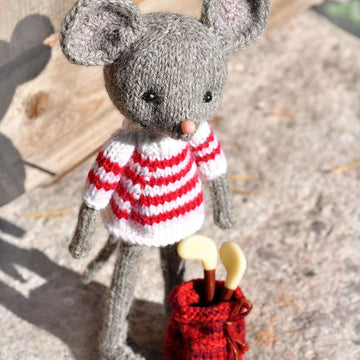 Little mouse golfer