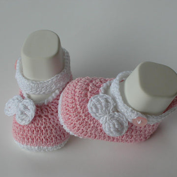 Baby shoes bow white