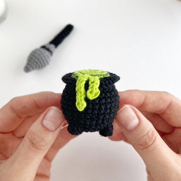 Halloween Cauldron with Broom crochet pattern, Amigurumi keyring Spooky crochet charm