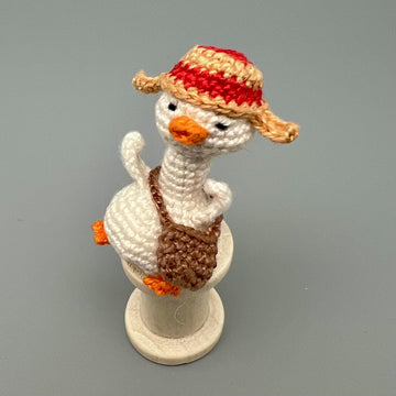 Tiny goose amigurumi