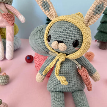Narciso the bunny with bonnet