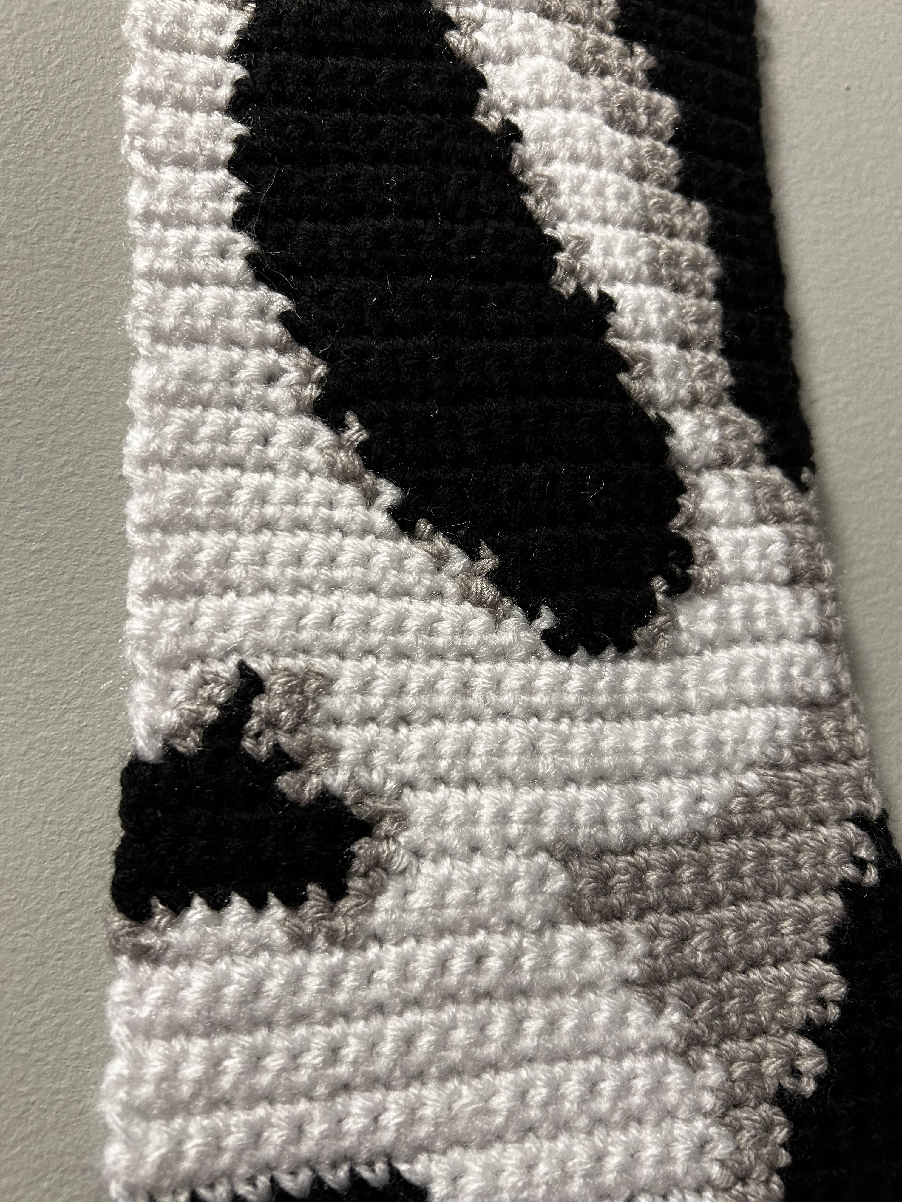 Ghost Wall Hanging Graph Pattern