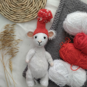 Mouse crochet pattern. Fluffy mouse pattern.