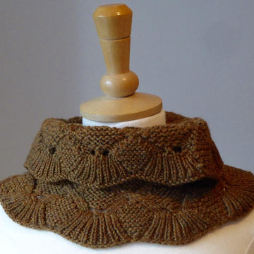 Anglebury Cowl