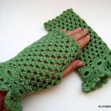 Fingerless Gloves Ruffled Around Wrist