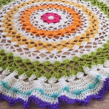 Trellis Waves Round Afghan