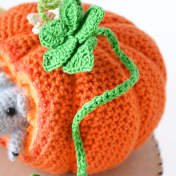 Crochet pumpkin and mice. Harvest ornament. Farmhouse decor