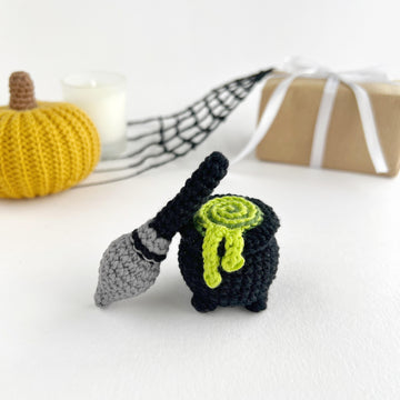 Halloween Cauldron with Broom crochet pattern, Amigurumi keyring Spooky crochet charm
