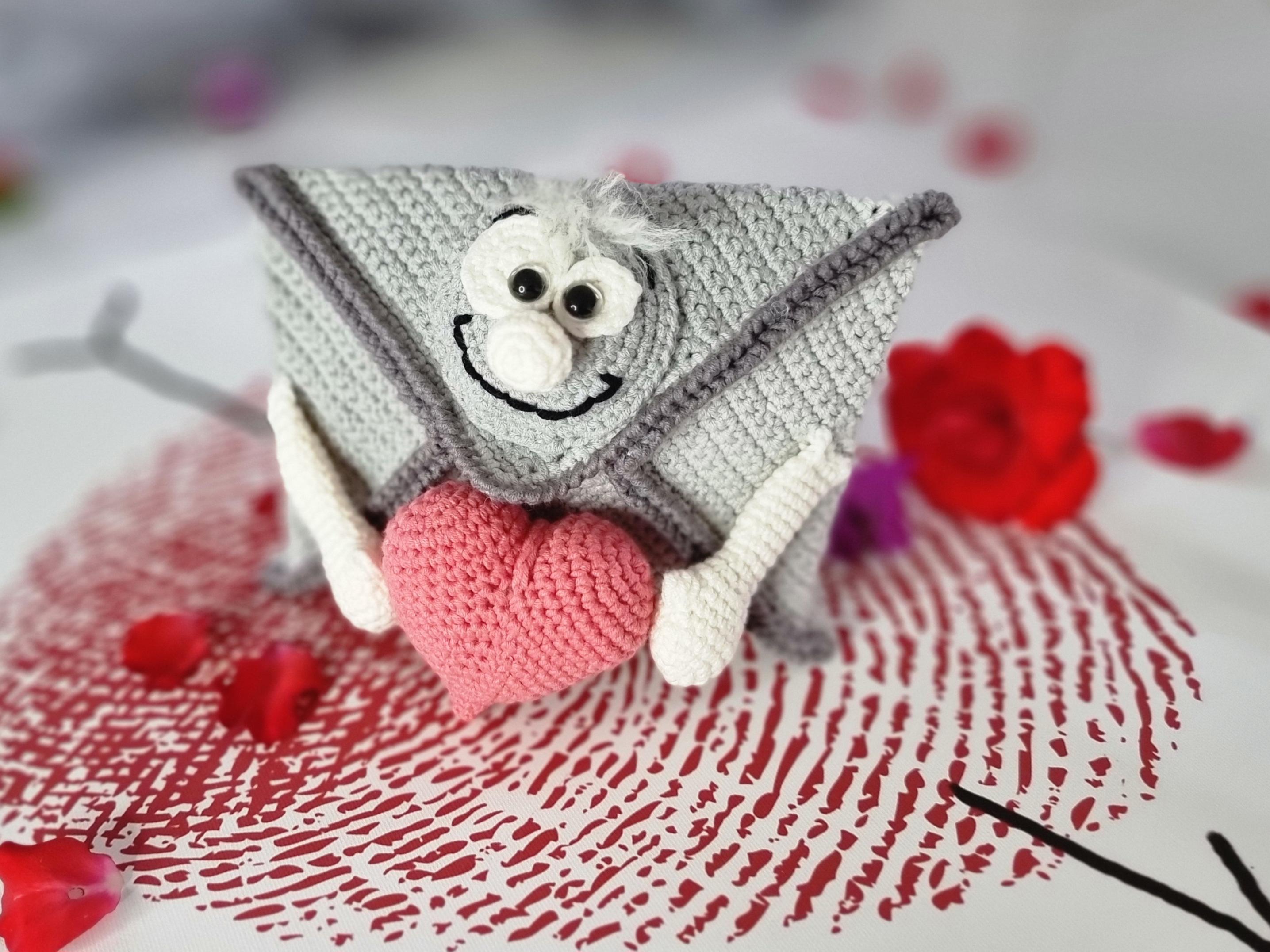Love letter with heart crochet pattern gift idea