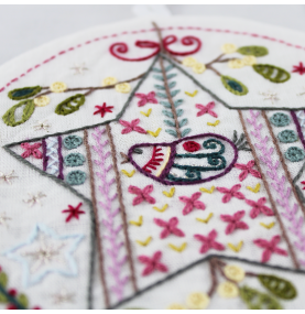 Un Chat Dans L'Aiguilles Christmas Star Printed Embroidery Kit