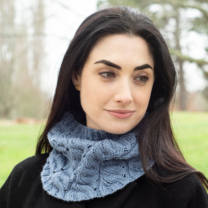 Ceora Cowl in Cascade 220 Superwash Merino - W725 - Downloadable PDF