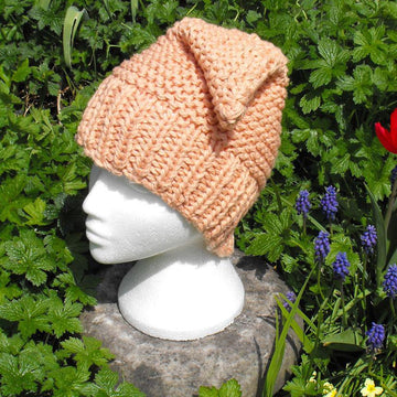 SUPERFAST PEACH PIXIE HAT KNITTING PATTERN - MADMONKEYKNITS
