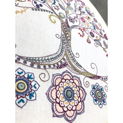 Un Chat Dans L'Aiguilles My Tree of Life Printed Embroidery Kit - 40cm