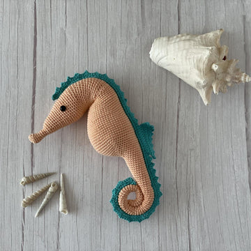 Yoyo the Seahorse Amigurumi