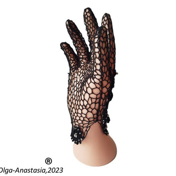 Black lace finger gloves