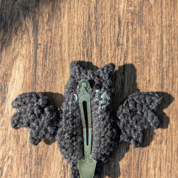 Flying Bat Halloween Hair Clip English-US