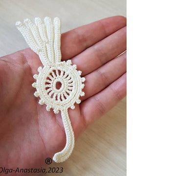 Motif Antique crochet bud
