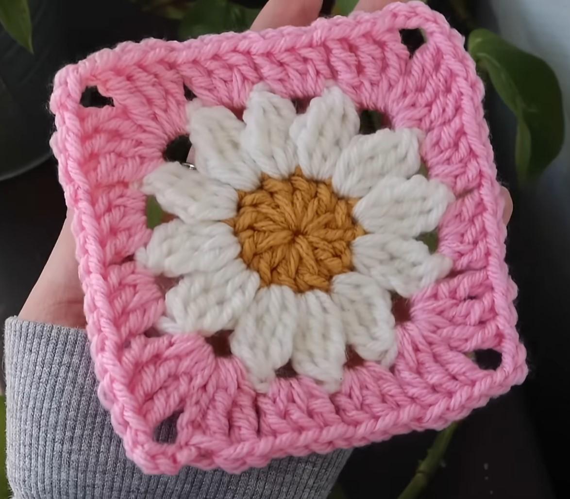 Daisy Flower Granny Square Crochet Pattern