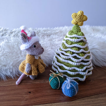 Cute mouse + Winter and Christmas accessories