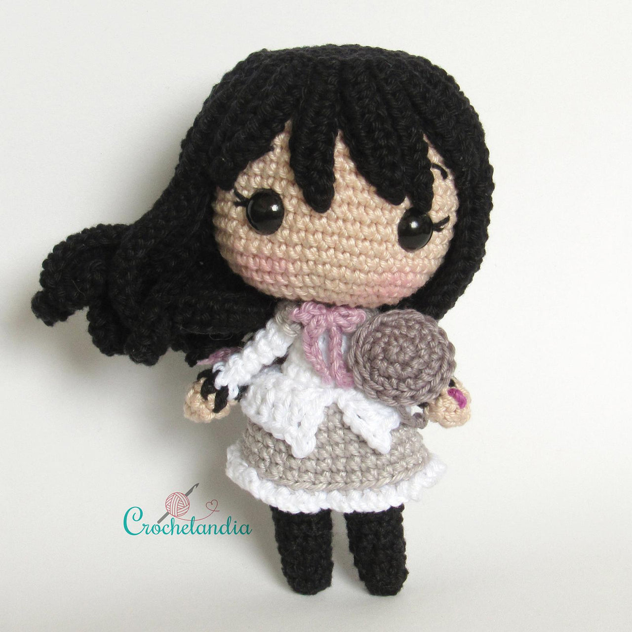 Homura amigurumi doll - crochet pattern by Crochelandia