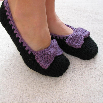 Crochet slippers with bow